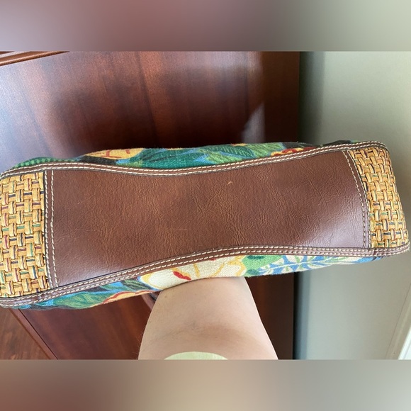 FOSSIL Vintage Floral Canvas Leather & Straw Shoulder Bag
With Key - Picture 5 of 13